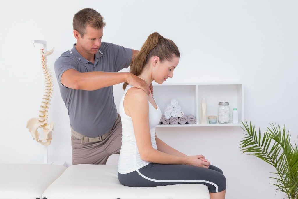 man doing chiropractic treatment to woman