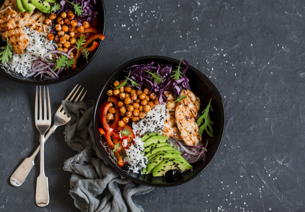 grilled chicken with avocados and chickpeas