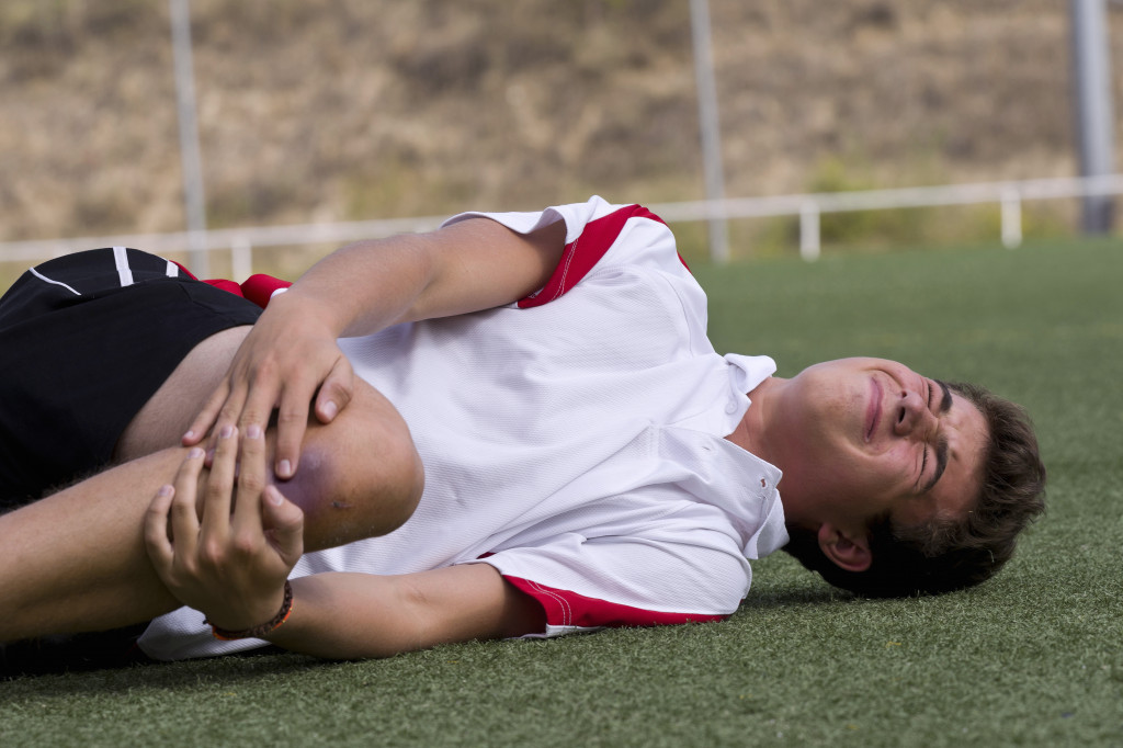 an athlete with knee injury
